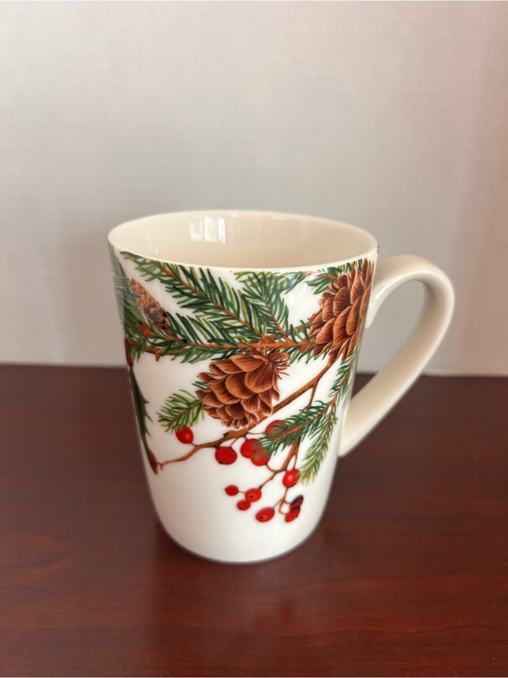 Williams Sonoma Woodland Berry Pinecone Mug 14 OZ Porcelain Christmas